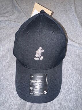 BRAND NEWNike Black Cap with Light Gray Embroidered Mickey